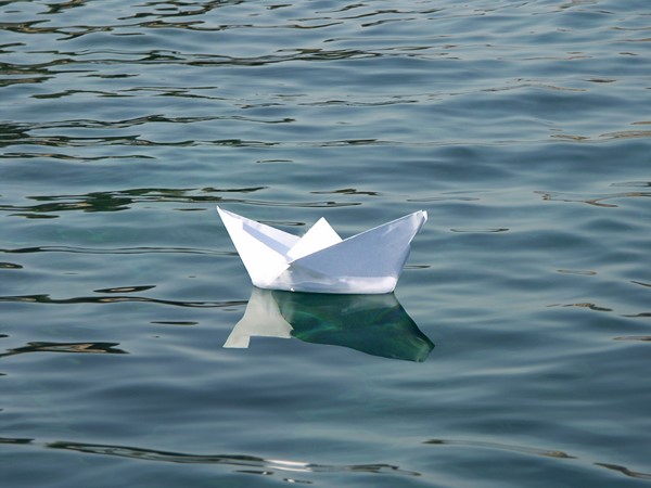 appelation des catégories des membres : votre participation est demandée - Page 5 1251b%20bateau%20papier%20%28Copier%29